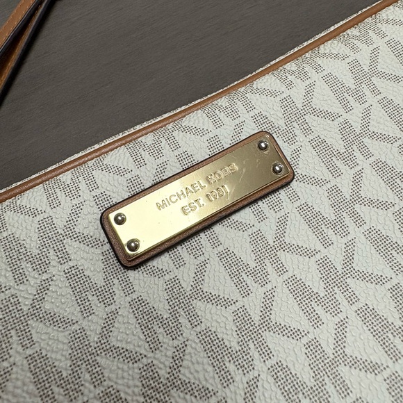 Michael Kors Jet Set Large Printed Logo Crossbody Bag - Picture 1 of 12